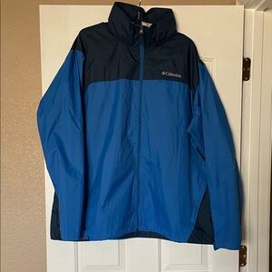 Columbia Men's Two-Tone Blue Light Windbreaker. Packable with hood.